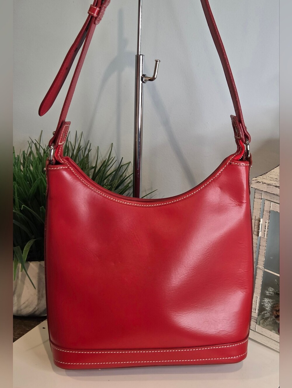 Dooney & Bourke USA Vintage Red Leather Shoulder Hobo - Picture 4 of 15